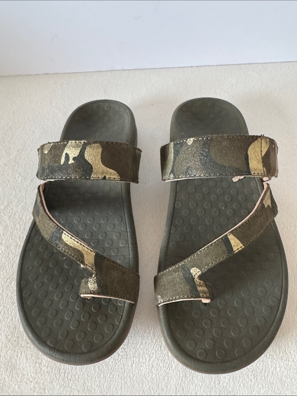 Vionic toe thong sandals